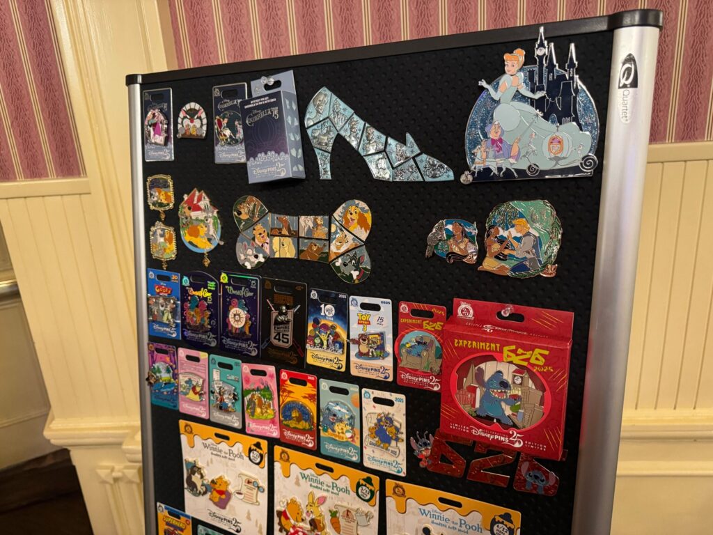 【新品】1周年&10th Anniversary PINS COLLECTION Lady and the Tramp 70th Anniversary 3-Piece Pin Set, Limited